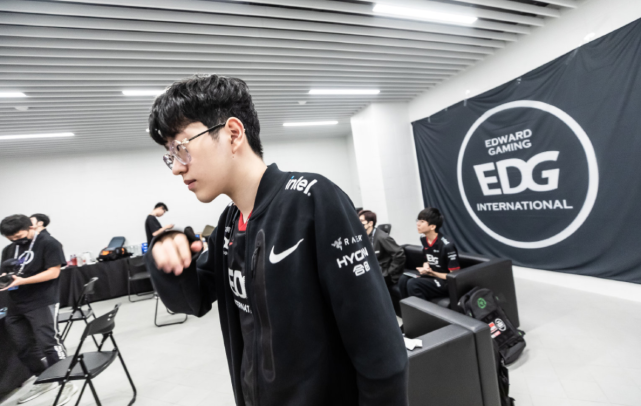 肩负着提升 肩负着提升