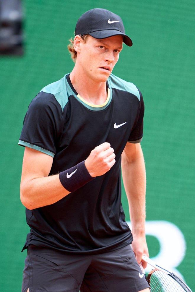 国足面临严 国足面临严