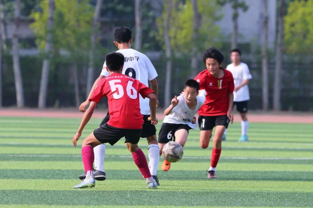 右腿伸展的